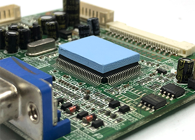 ¿Qué tipo de almohadilla termoconductora se utiliza para la refrigeración de portátiles?